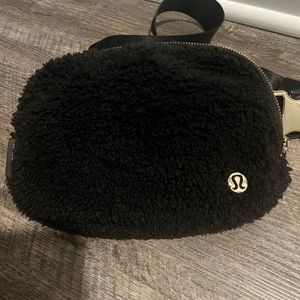 Lululemon Everywhere Fleece Belt Bag Black